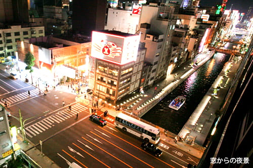 窓からの夜景